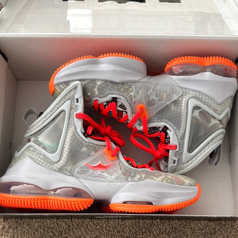 Nike LeBron XIX size 4.5 new